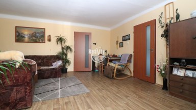Rodinný dům s uzavřeným dvorem a prostornou zahradou, Chvalovice u Znojma