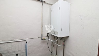 Rodinný dům s uzavřeným dvorem a prostornou zahradou, Chvalovice u Znojma