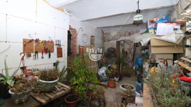 Rodinný dům s uzavřeným dvorem a prostornou zahradou, Chvalovice u Znojma