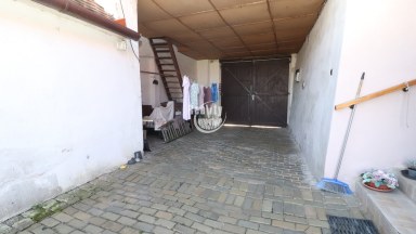 Rodinný dům s uzavřeným dvorem a prostornou zahradou, Chvalovice u Znojma