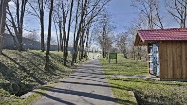 Rodinný dům s uzavřeným dvorem a prostornou zahradou, Chvalovice u Znojma