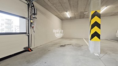 Nabízíme pronájem zánovního zděného bytu 2+kk s balkónem a garážovým stáním, Lužická, Jihlava