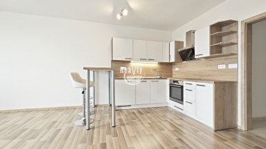 Nabízíme pronájem zánovního zděného bytu 2+kk s balkónem a garážovým stáním, Lužická, Jihlava