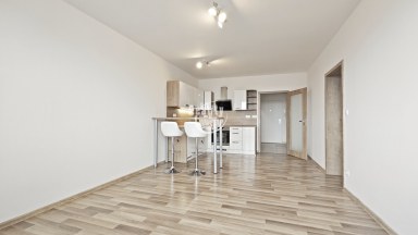 Nabízíme pronájem zánovního zděného bytu 2+kk s balkónem a garážovým stáním, Lužická, Jihlava