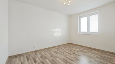 Nabízíme pronájem zánovního zděného bytu 2+kk s balkónem a garážovým stáním, Lužická, Jihlava
