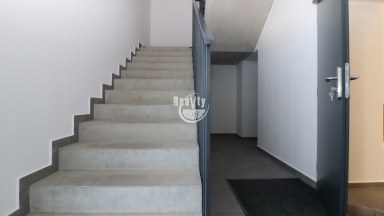 Pronájem ateliéru 2+kk komerční budovy s administrativními prostory v Jihlavě u nájezdu na D1