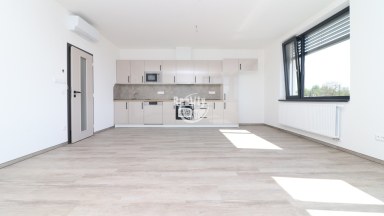 Pronájem ateliéru 2+kk komerční budovy s administrativními prostory v Jihlavě u nájezdu na D1