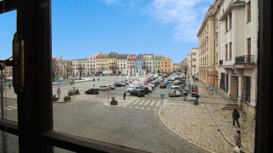 Nabízíme k pronájmu reprezentativní kancelářské prostory s možností parkování v centru města Jihlavy