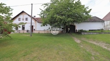 Prodej bývalé zemědělské usedlosti v obci Budeč