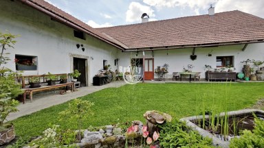 Prodej bývalé zemědělské usedlosti v obci Budeč