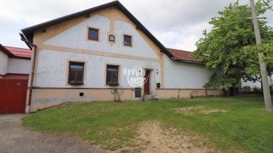 Prodej bývalé zemědělské usedlosti v obci Budeč