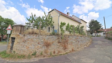 Prodej rodinného domu s kouzelným sklepem a obřím potenciálem – Mramotice u Znojma