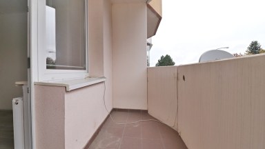 Nabízíme k pronájmu panelový byt 1+1 ve vyhledávané lokalitě města Jihlavy, ulice Slavíčkova