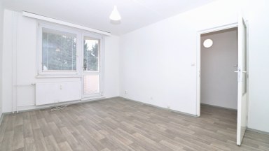 Nabízíme k pronájmu panelový byt 1+1 ve vyhledávané lokalitě města Jihlavy, ulice Slavíčkova
