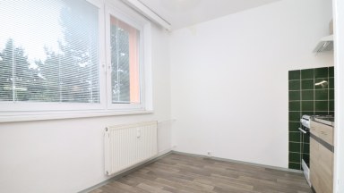 Nabízíme k pronájmu panelový byt 1+1 ve vyhledávané lokalitě města Jihlavy, ulice Slavíčkova