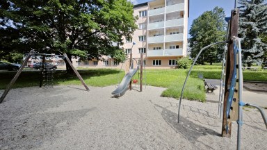 Nabízíme k pronájmu panelový zrekonstruovaný byt 3+kk nedaleko centra Jihlavy, ulice U Hřbitova