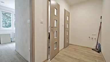 Nabízíme k pronájmu panelový zrekonstruovaný byt 3+kk nedaleko centra Jihlavy, ulice U Hřbitova