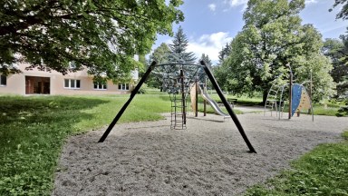 Nabízíme k pronájmu panelový zrekonstruovaný byt 3+kk nedaleko centra Jihlavy, ulice U Hřbitova