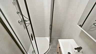 Nabízíme k pronájmu panelový zrekonstruovaný byt 3+kk nedaleko centra Jihlavy, ulice U Hřbitova