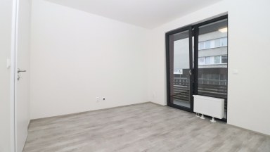 Nabízíme pronájem zánovního zděného bytu 2+kk s balkónem a parkovacím stáním u centra Jihlavy