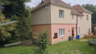 Útulný a kompletně zrekonstruovaný byt 1+1 s nadstandardním úložným prostorem - Dvorce u Jihlavy