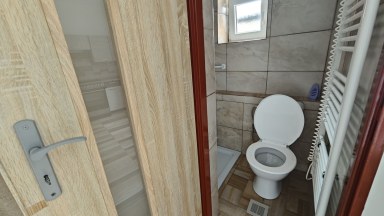 Útulný a kompletně zrekonstruovaný byt 1+1 s nadstandardním úložným prostorem - Dvorce u Jihlavy