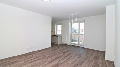 Nabízíme pronájem zánovního zděného bytu 2+kk s lodžií, Hruškové Dvory, Jihlava