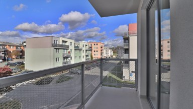 Nabízíme pronájem zánovního zděného bytu 2+kk s lodžií, Hruškové Dvory, Jihlava