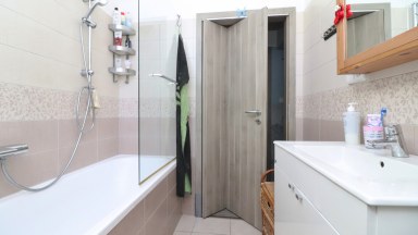 Zděný byt 3+KK s balkónem a parkovacím místem, Planá nad Lužnicí, Strkov