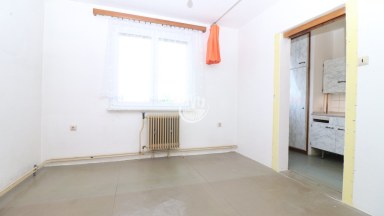 Prostorný zděný byt 3+1 s lodžií, Jihlava - Ulice Erbenova.
