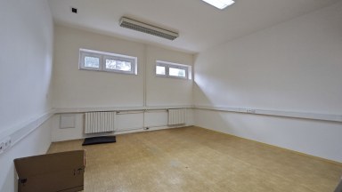 Exkluzivní pronájem výrobních/skladových prostor se zázemím v těsné blízkosti sjezdu D1 u Jihlavy