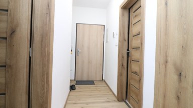 Moderní a úsporný byt 1+1 (25,9 m²) s balkónem a sklepem – Jihlava, Královský vršek